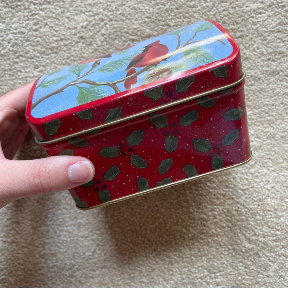 Christmas tin hinged box with cardinal - Picture 2 of 4